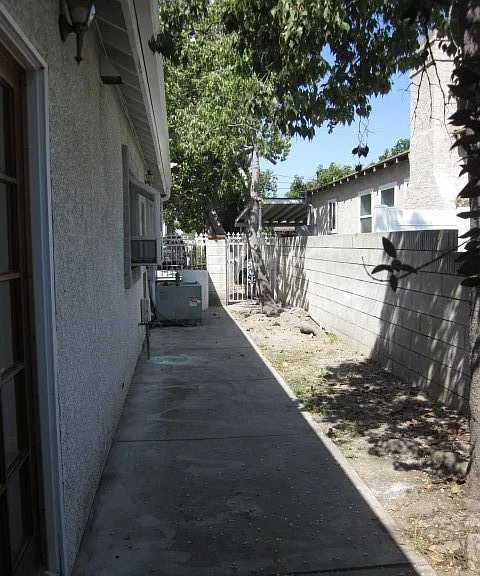 6017 Primrose Ave — Photo 25
