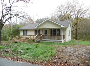 693 Hen Valley Rd, Oliver Springs, TN 37840