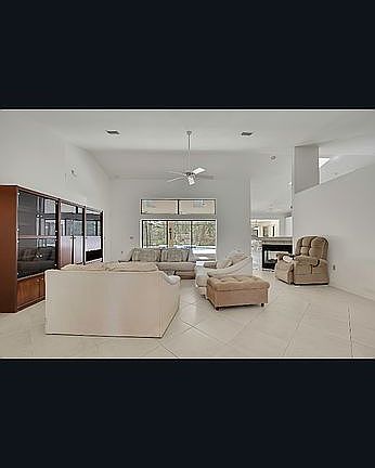 5th image of 862 W National St