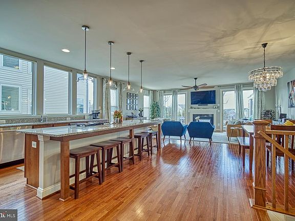 Stunning Gourmet Kitchen