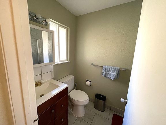 3rd image of 7950 Oak Ave