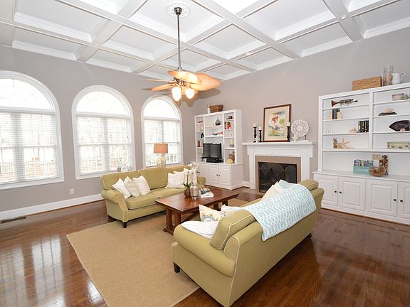 5th image of 1100 Emerald Lake Dr