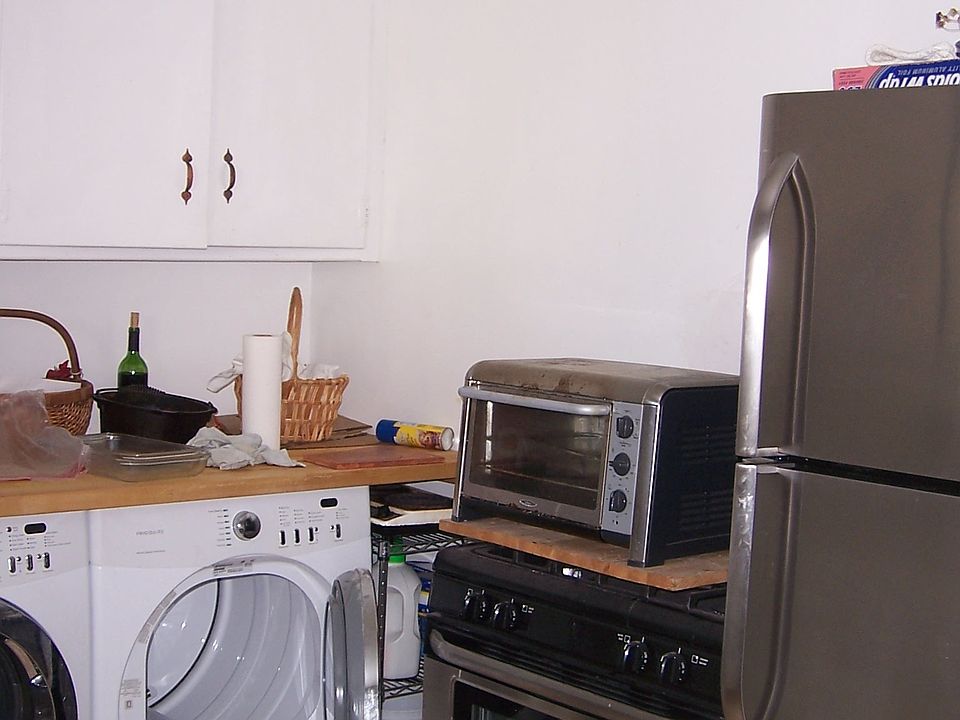 kitchen appliances included