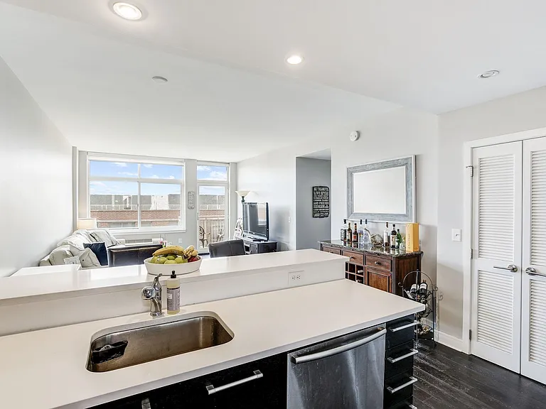 1450 Washington St #702 — Photo 8