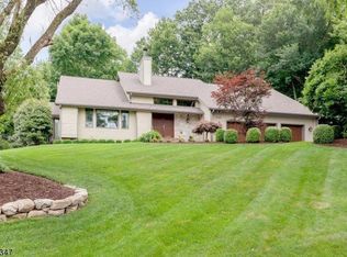 133 E Springbrook Dr, Gillette, NJ 07933