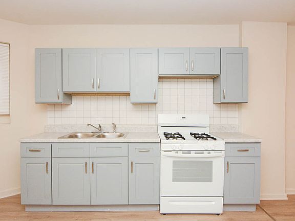 2nd image of 1118 S Western Ave #1R