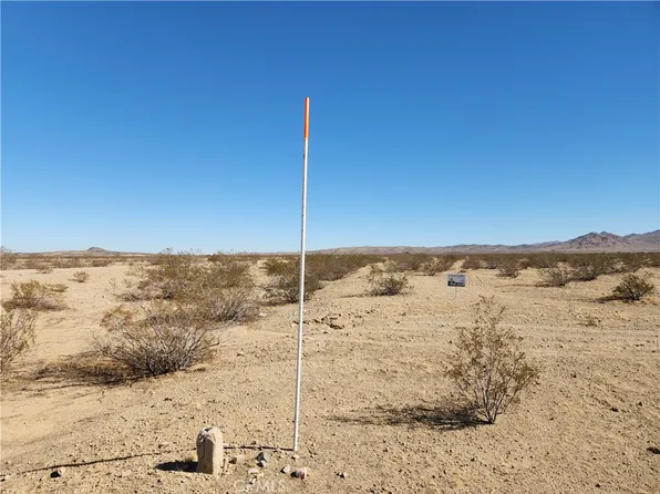 33 Panamint Trl, Helendale, CA 92342