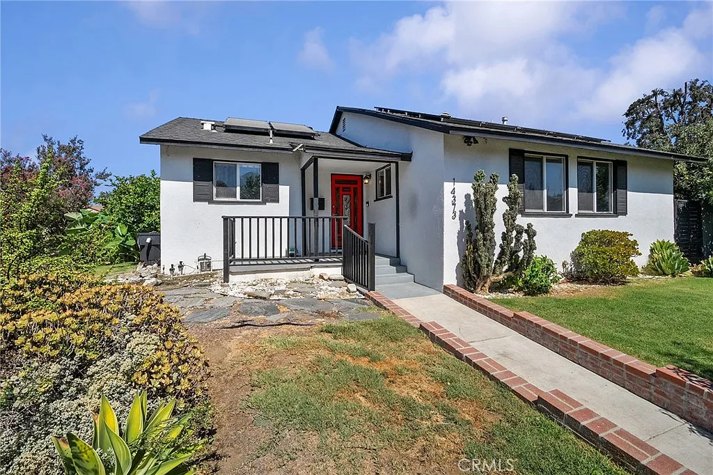 3 bed, 1200 sqft, $3,950 — Photo 2