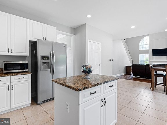 3rd image of 328 Meadow Glen Dr