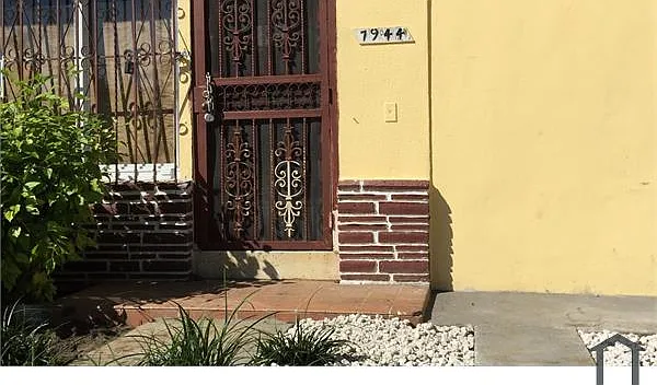 4 bed, 2082 sqft, $3,696 — Photo 2