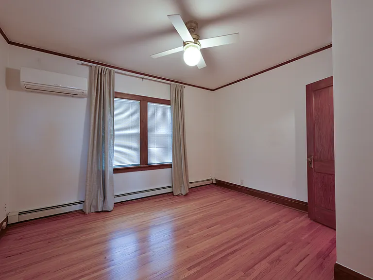 1303 Vincent Ave N — Photo 10