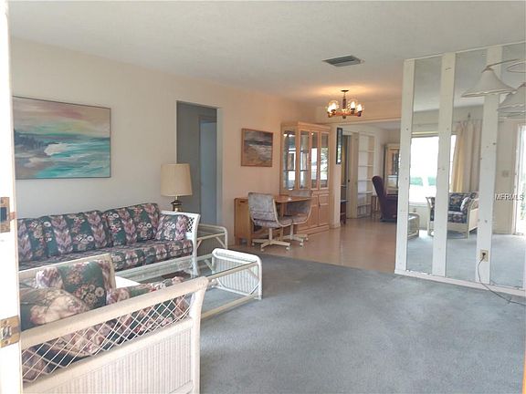4th image of 9685 Mainlands Blvd W