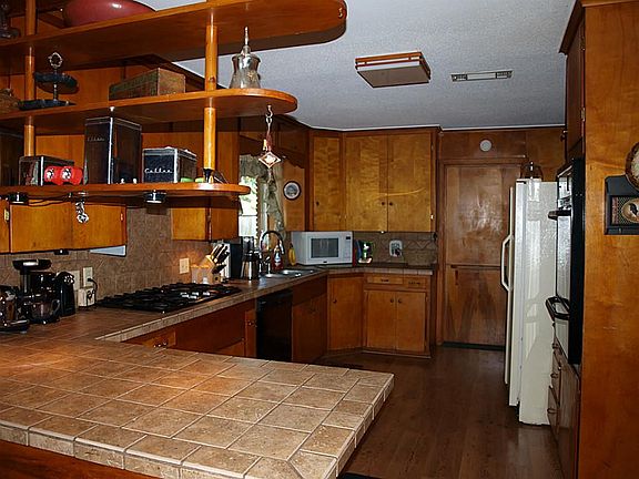 4th image of 611 Heron Ln