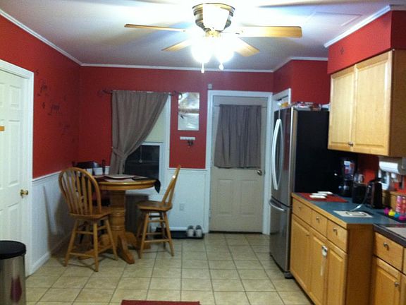Kitchen/ eat in area