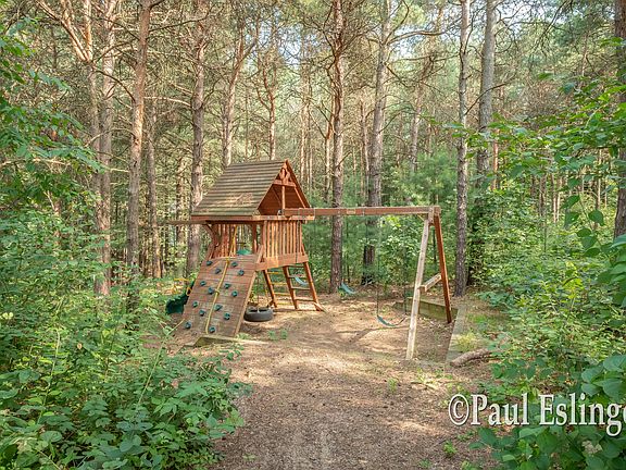 4th image of 5961 Robin Hill Drive Ne