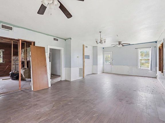 3rd image of 275 Thomas Rd