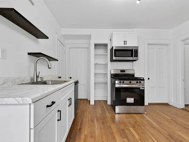 166 Elliot St #2 — Photo 3