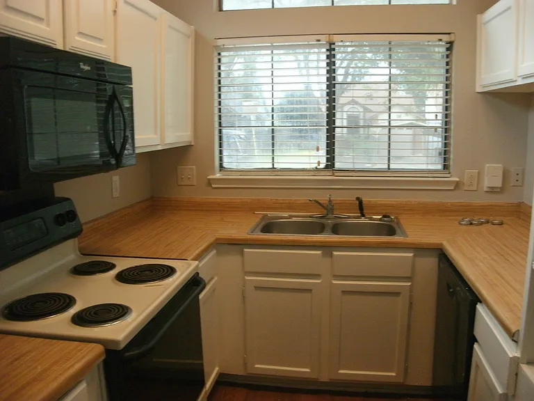 4107 Sunrise Point Dr — Photo 2