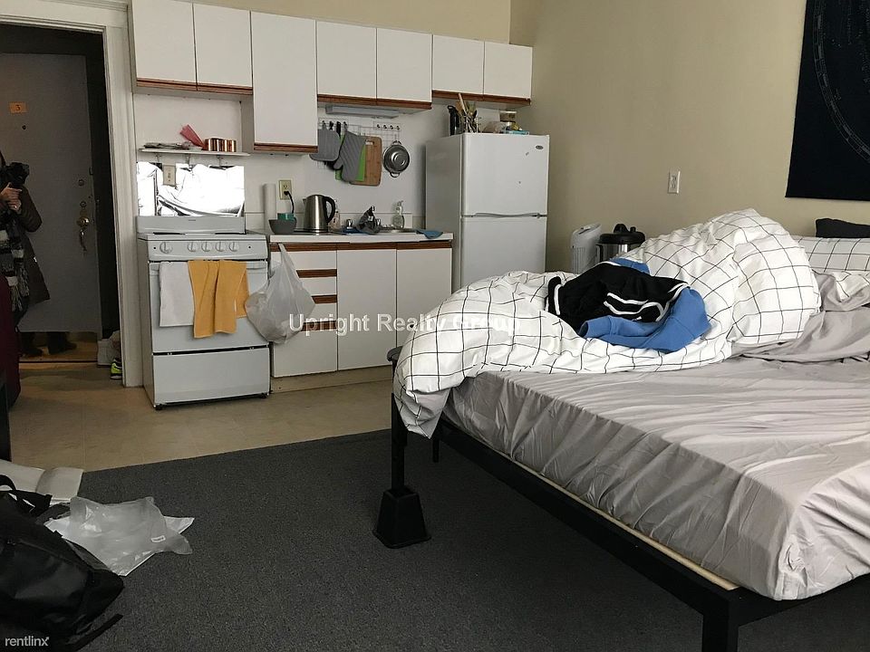 2nd image of 1118 Commonwealth Ave APT 3A1