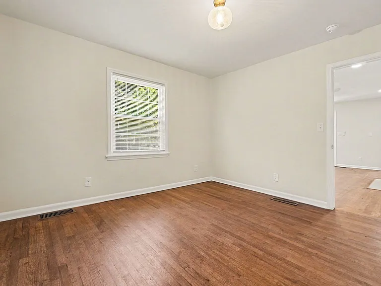 490 Lynnhaven Dr SW — Photo 15