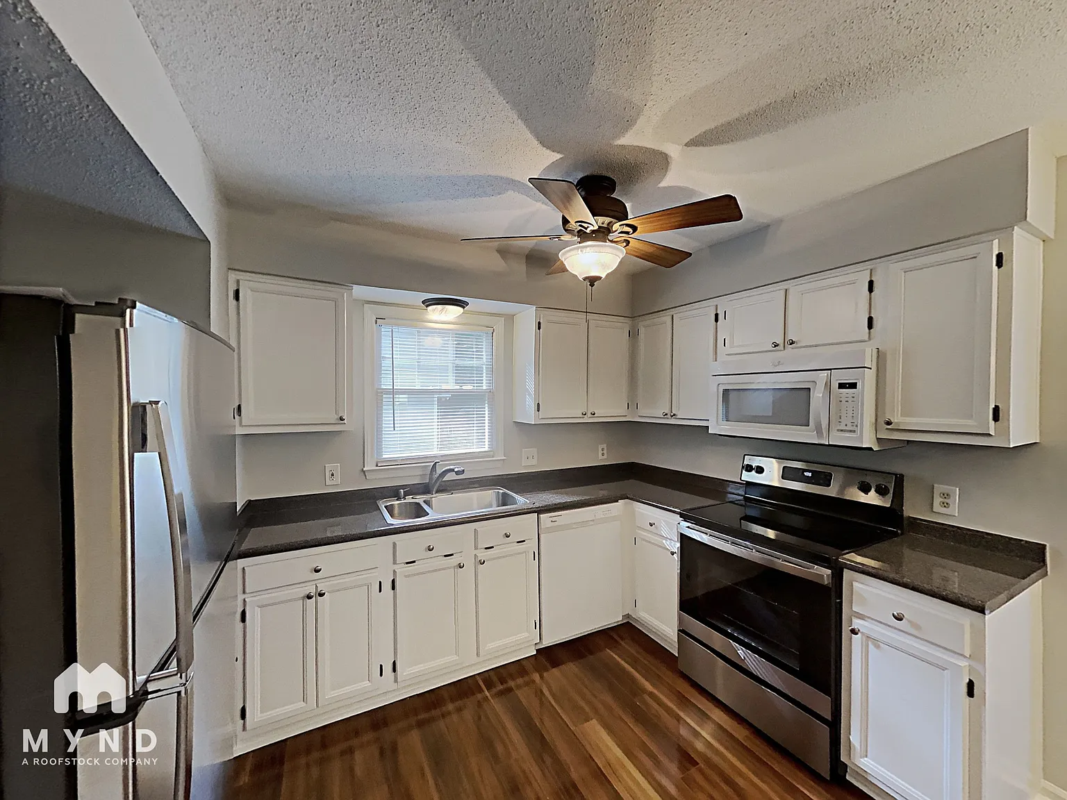 4 bed, 2.5 bath, 1416 sqft, $2,055 — Photo 3