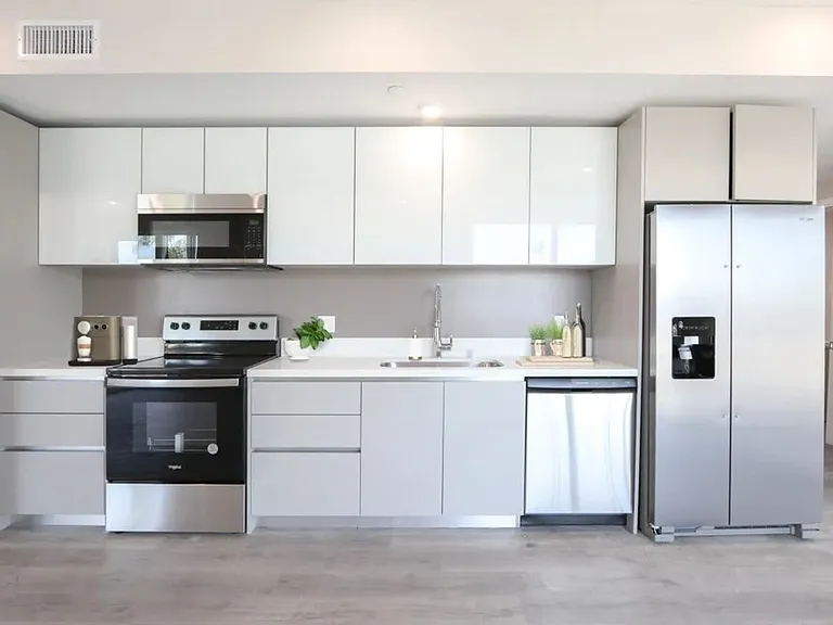 4660 Melrose — Photo 9