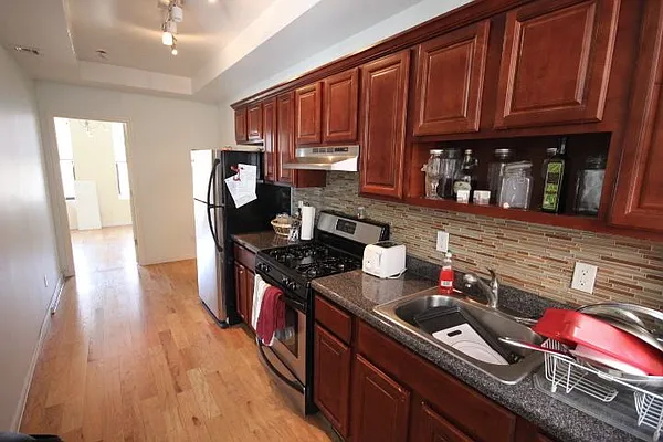 Rented by Nooklyn NYC LLC | media 13