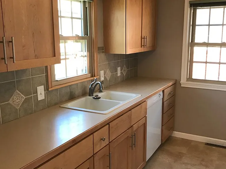 207 S Pinecrest St — Photo 8
