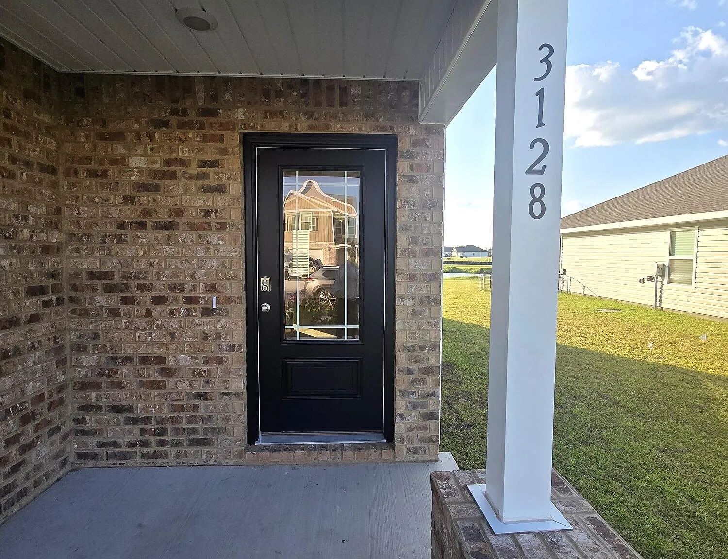 4 bed, 2.5 bath, 1722 sqft, $2,175 — Photo 2