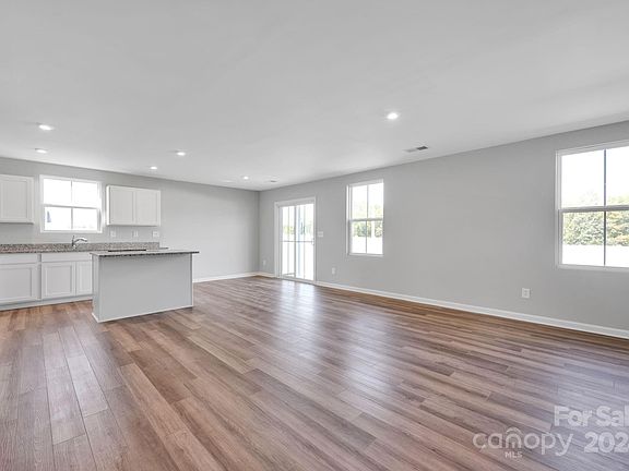 3rd image of 189 Crownpiece St