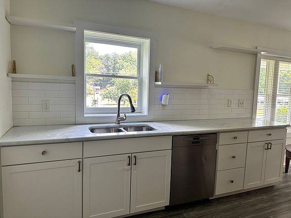 5th image of 490 Barnett Dr