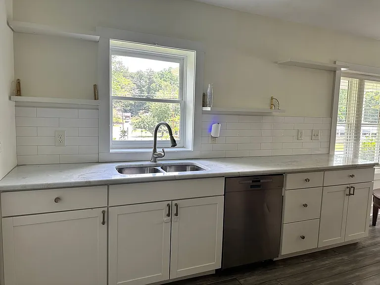 490 Barnett Dr — Photo 5