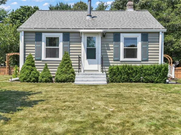101 Endicott Dr, Warwick, RI 02886