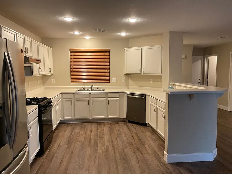 8720 Majestic Pine Ave — Photo 3