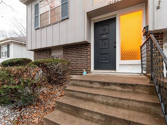 3rd image of 10145 W 96th Ter