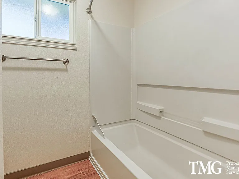 3903 E 18th St #13 — Photo 12