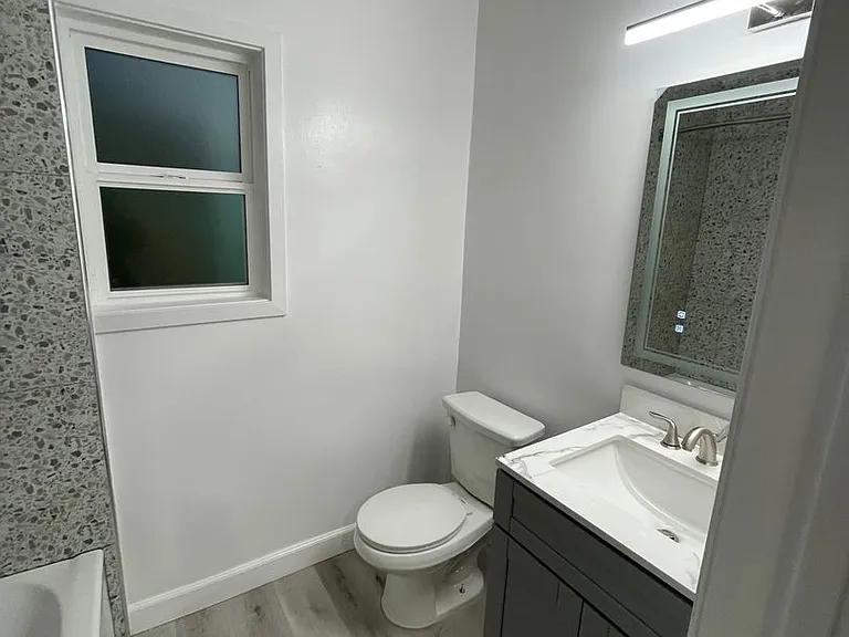 The Diplomat Apartments — Photo 12