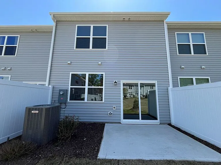 2047 Trailside Dr — Photo 22
