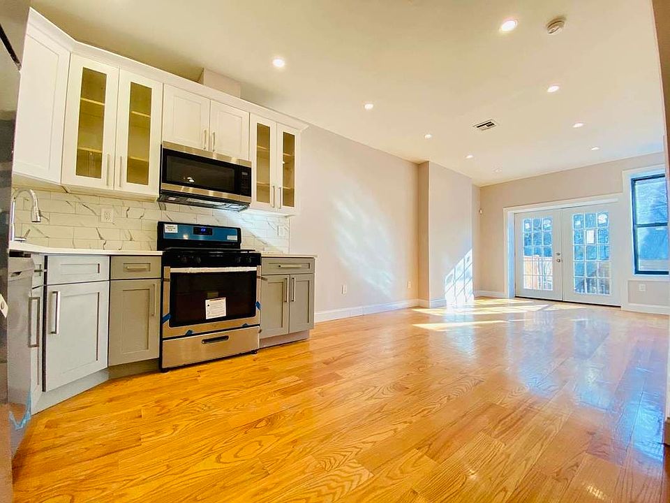 1st image of 494 Chauncey St #1