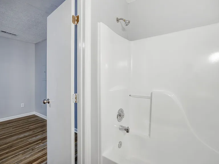 630 Varsity Dr — Photo 17