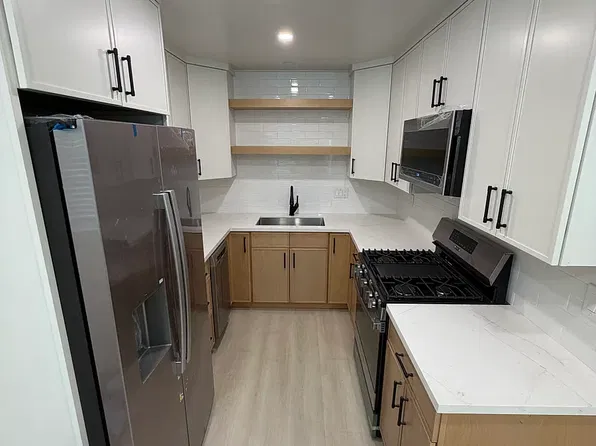 122 Madrid Ave APT A, El Granada, CA 94018