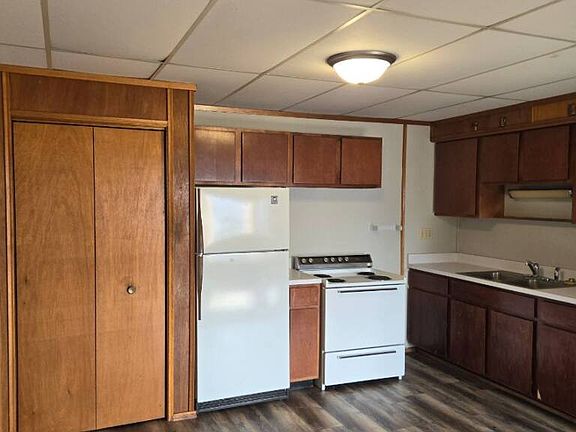 4th image of 613 E 6th St #6