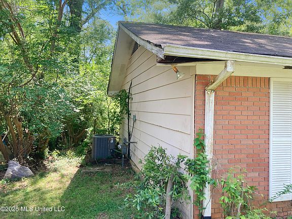 2nd image of 539 Cedarhurst Dr