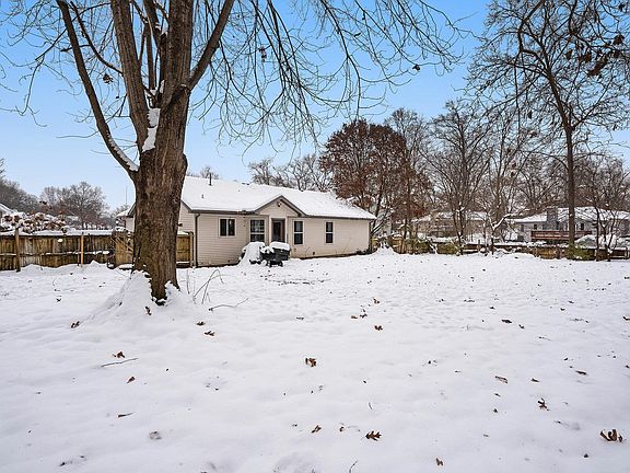 2nd image of 10350 Rosewood Ct