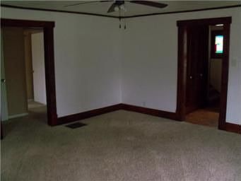 5th image of 601 E Wall St
