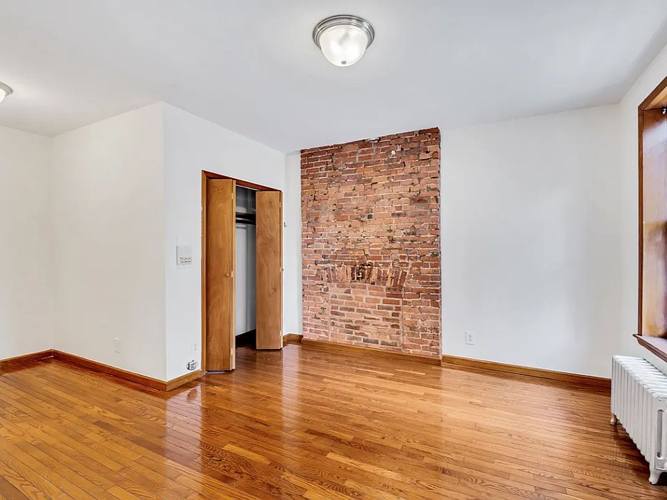 2nd image of 11 Cornelia St APT 5F