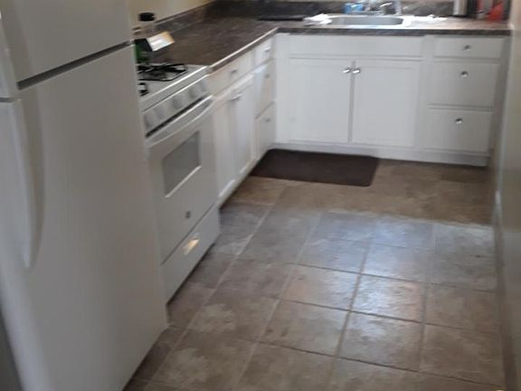 4th image of 906 N Curson Ave