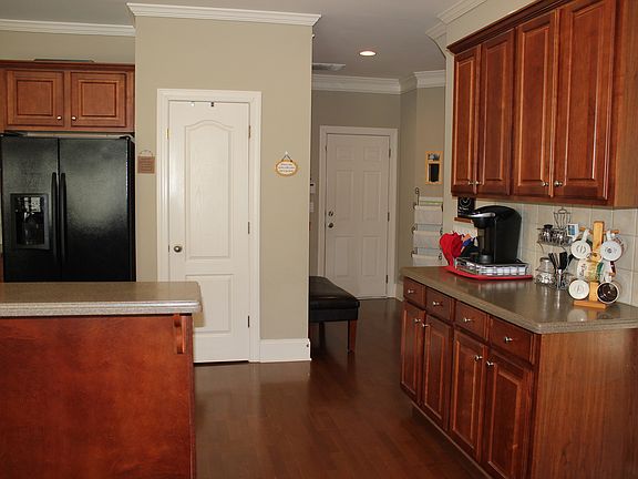 5th image of 724 Laurel West Ct