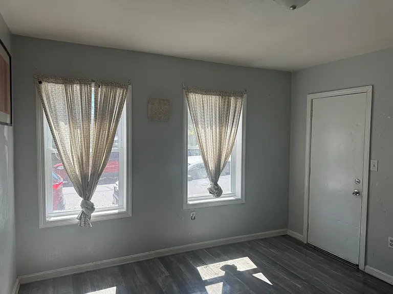 26 Lafayette St #2R — Photo 3