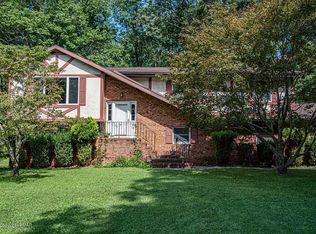 2404 Larkspur Dr, Stroudsburg, PA 18360